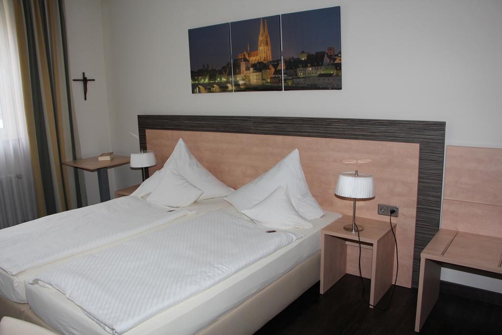 Gaestehaus Der Katholischen Akademie Regensburg Cameră foto